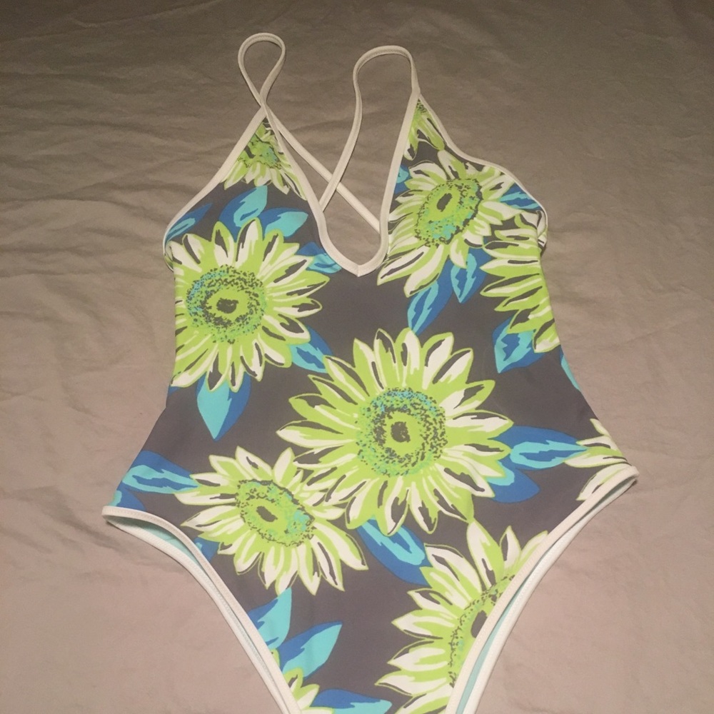 Aerie one piece Swimsuit Women’s size Small